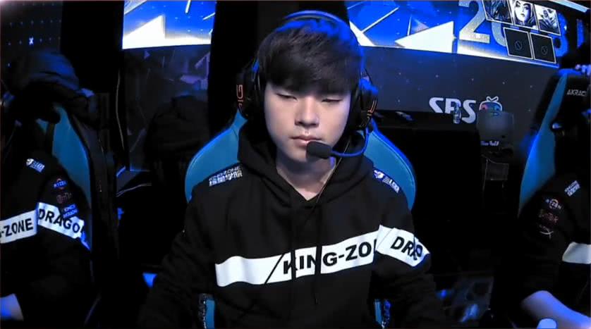 在中场组织 在中场组织